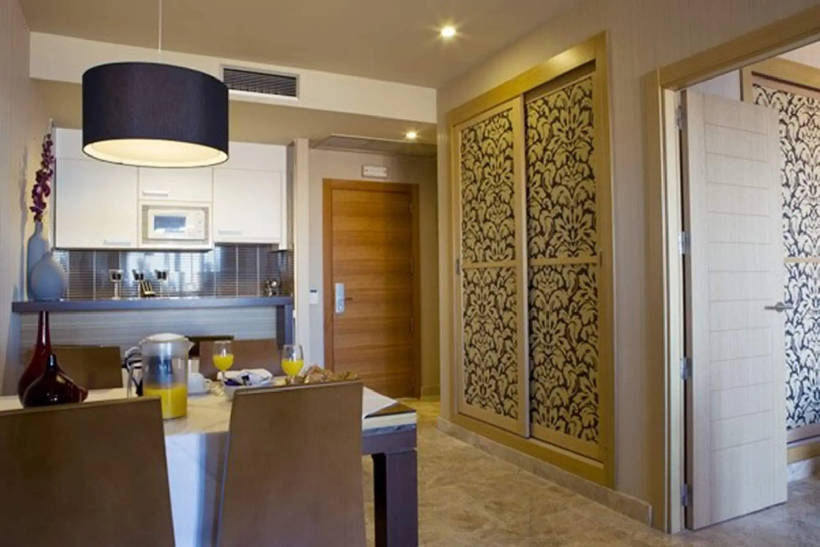 Holiday World Polynesia Hotel