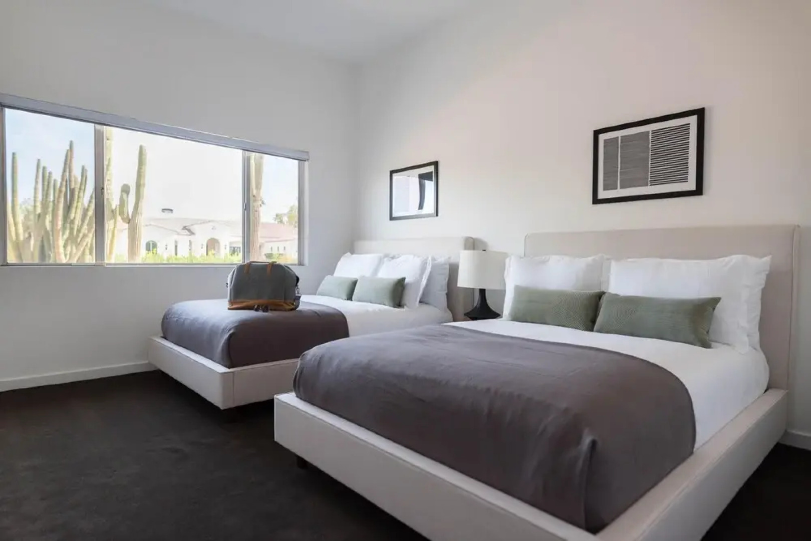 Caspian - Spacious Desert Oasis w Pool, Table Tennis, & Fire Pit