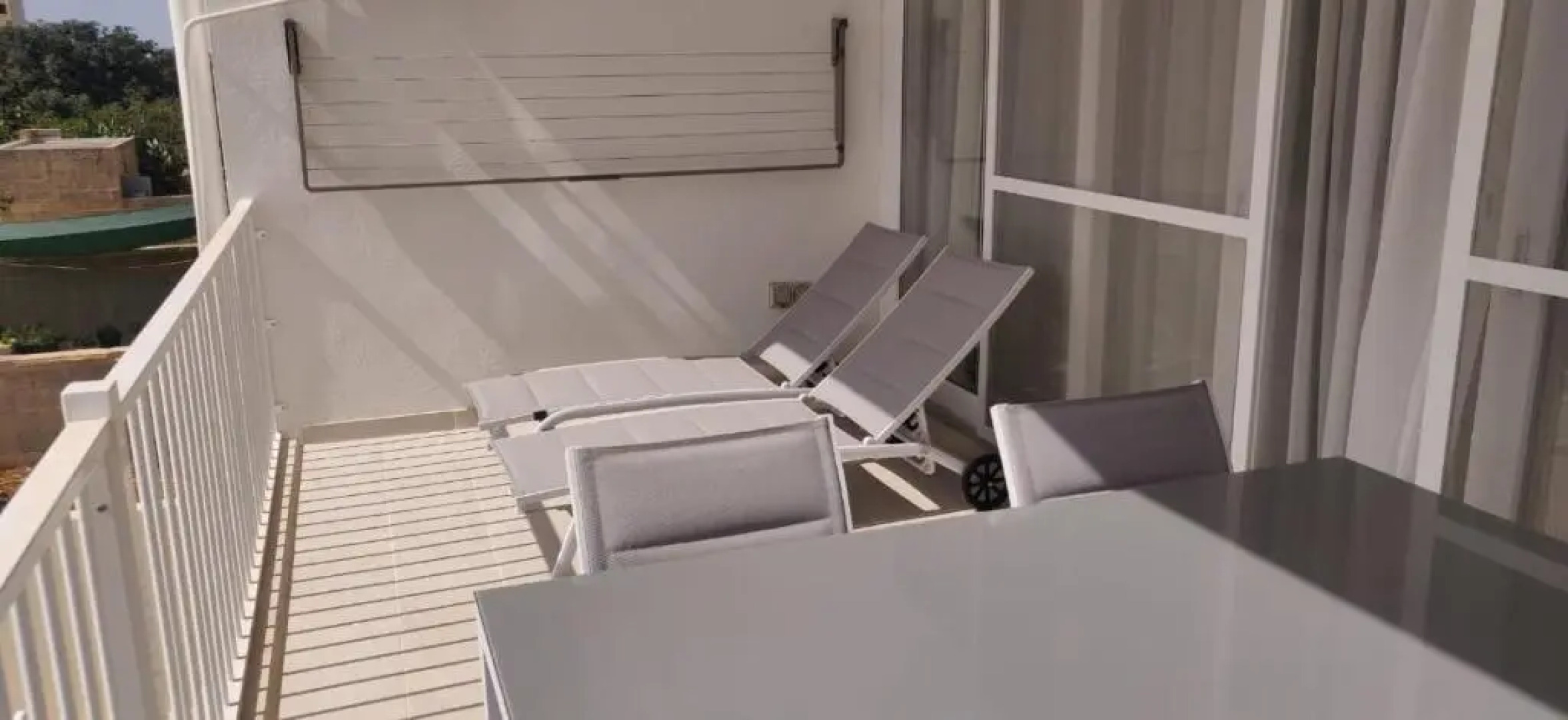 Wileg 4B Luxury Two Bedroom Apartment with Shared Swimming Pool.