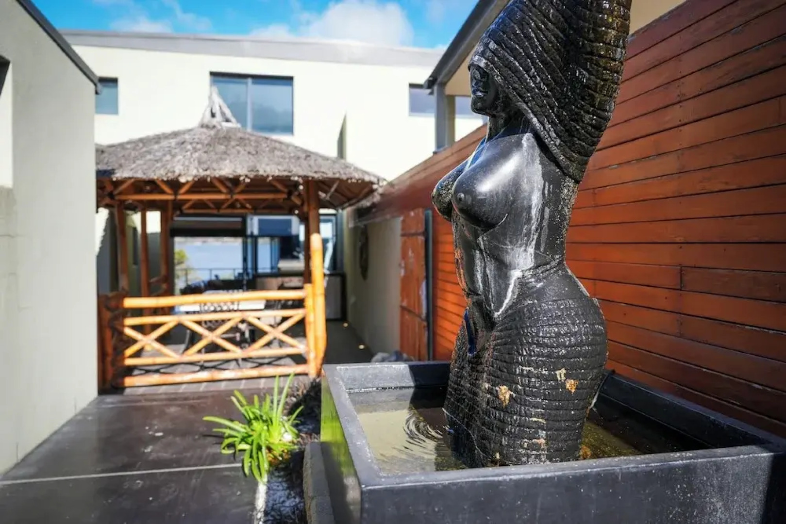 Waterfront Home - Gorgeous Views - 2 Bed