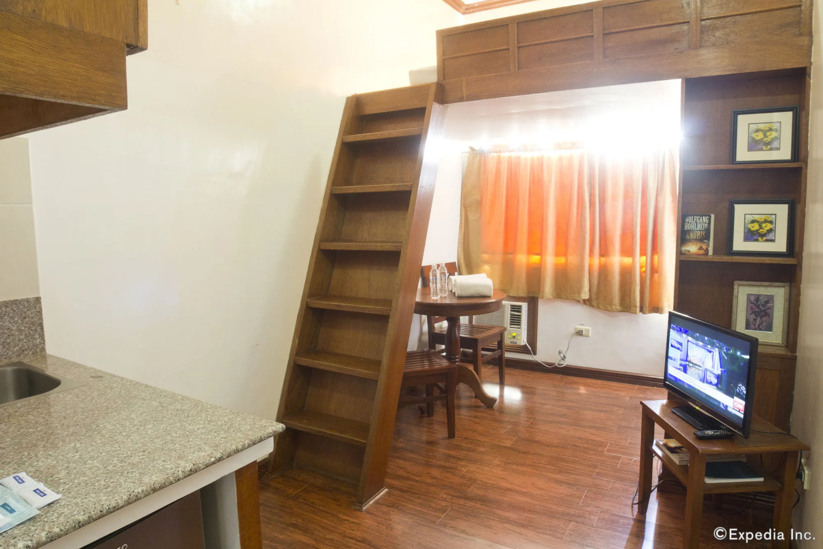 Isabelle Garden Hotel & Suites