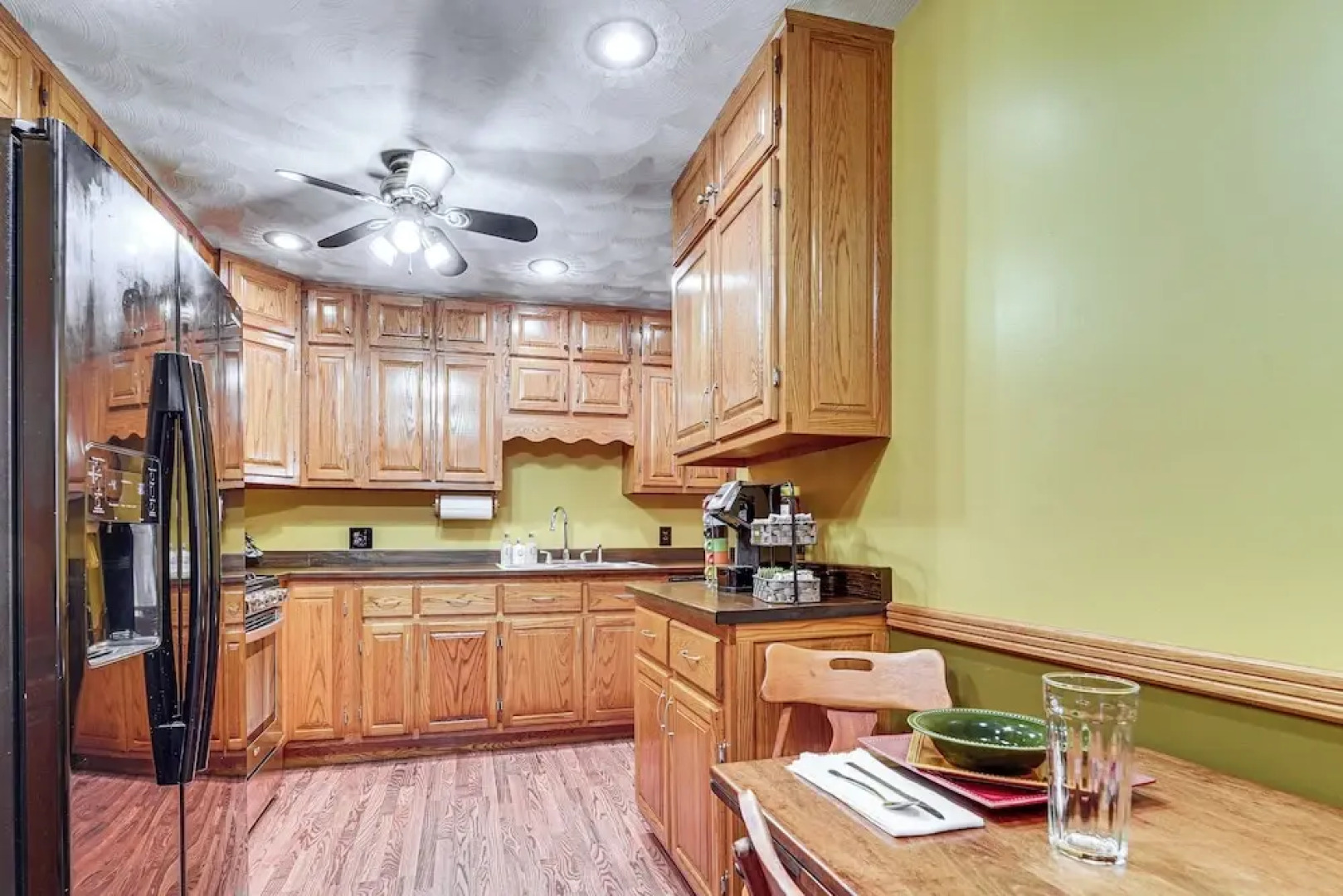 Grill, Dine & Relax Outside: Home in Tyrone!