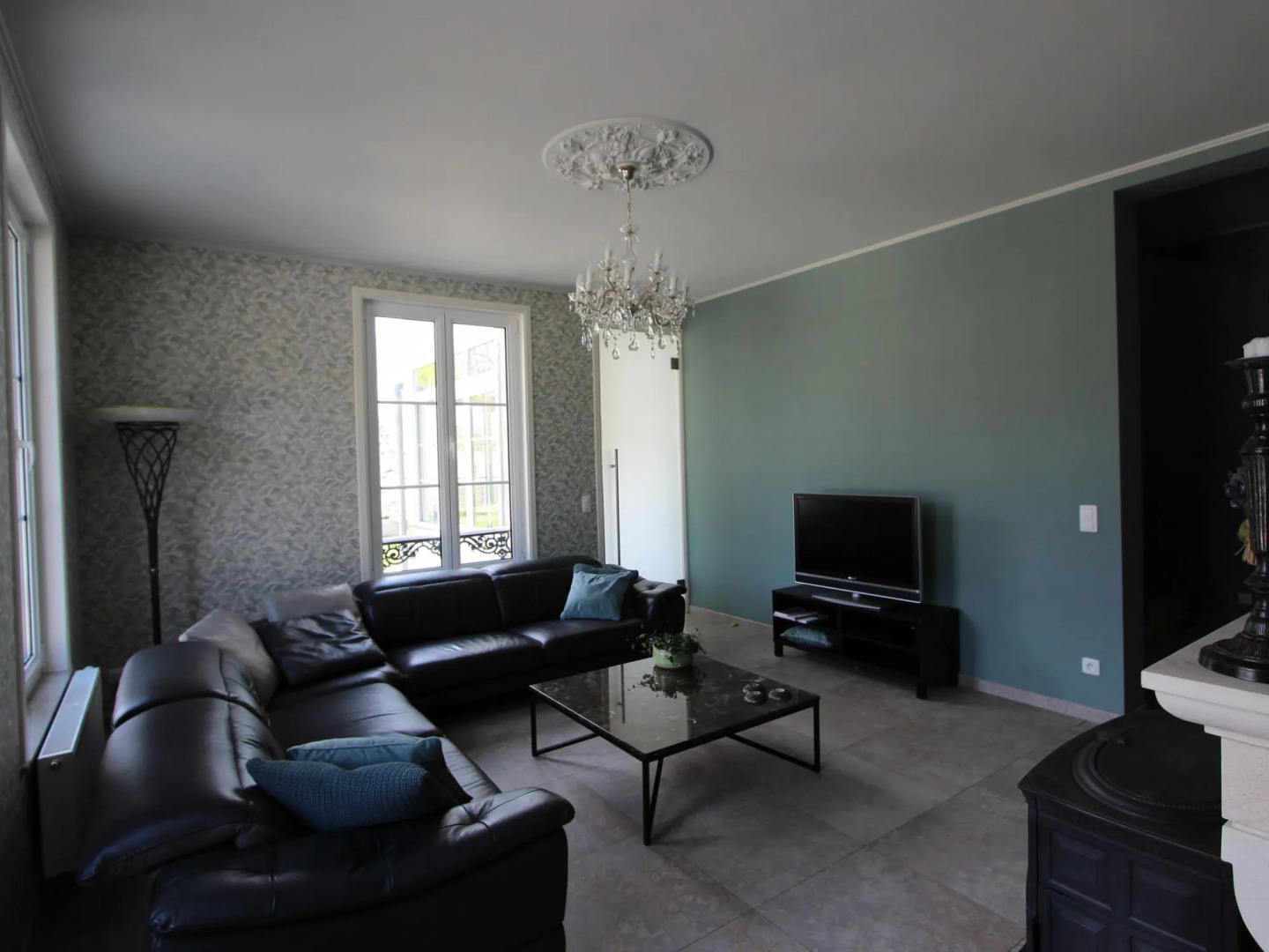 Heritage Castle in Bar-sur-Seine near River