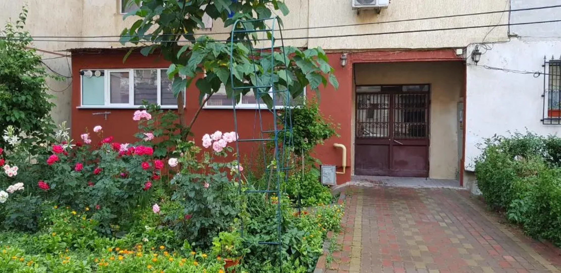 Navodari ap cu 3 cam decomandat la parter cu 2 intrări separate