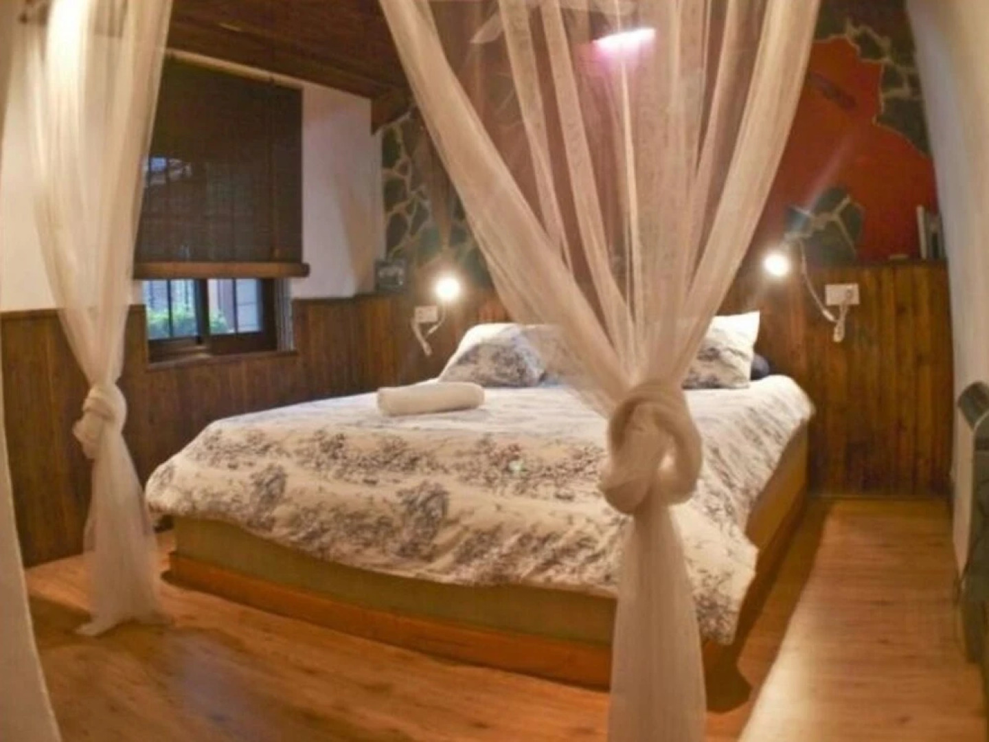 Cadiz 100810 4 Bedroom Holiday home By Mo Rentals