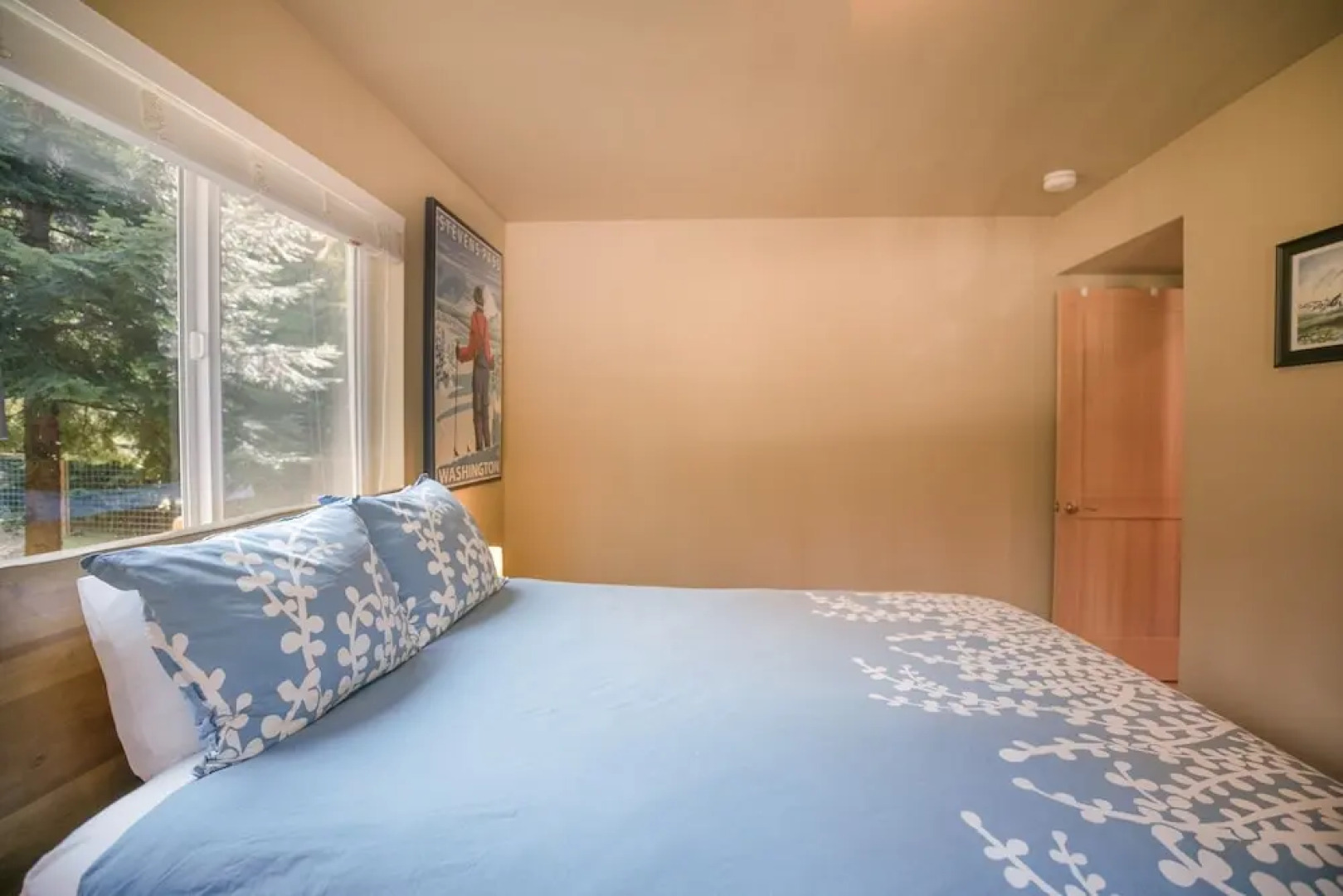 Paws In The Mountains 2 Bedroom Home by NW Comfy Cabins by RedAwning