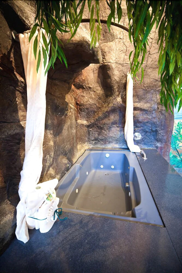 Anniversary Inn - 5th South