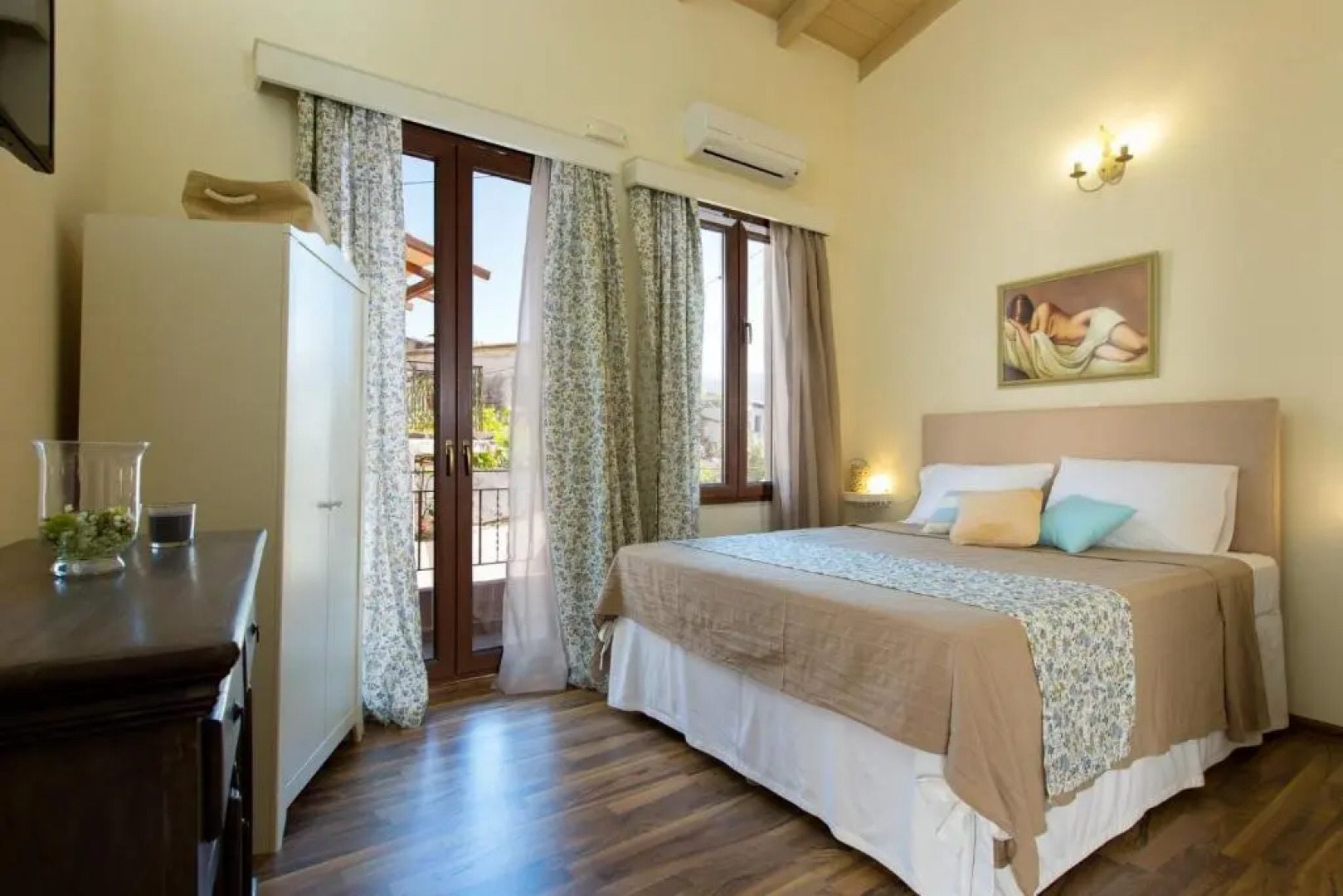 Beautiful & spacious villa with 38sqm pool & BBQ!