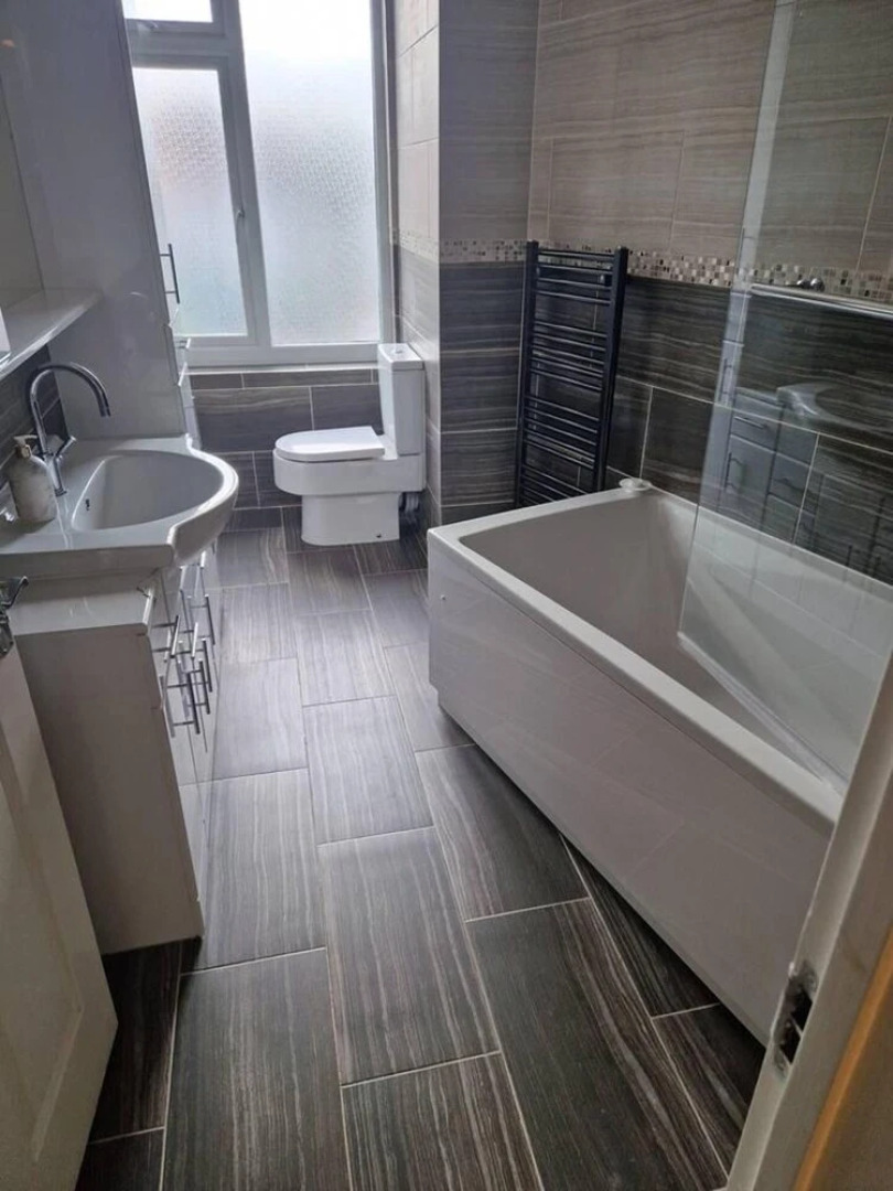 Impeccable 3-bed House in Thames Ditton