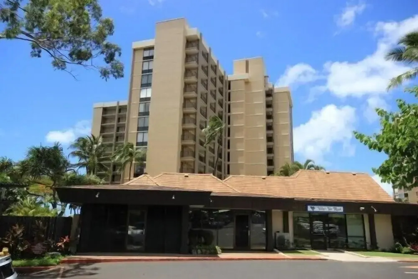 Valley Isle #905 1 Bedroom Condo by RedAwning