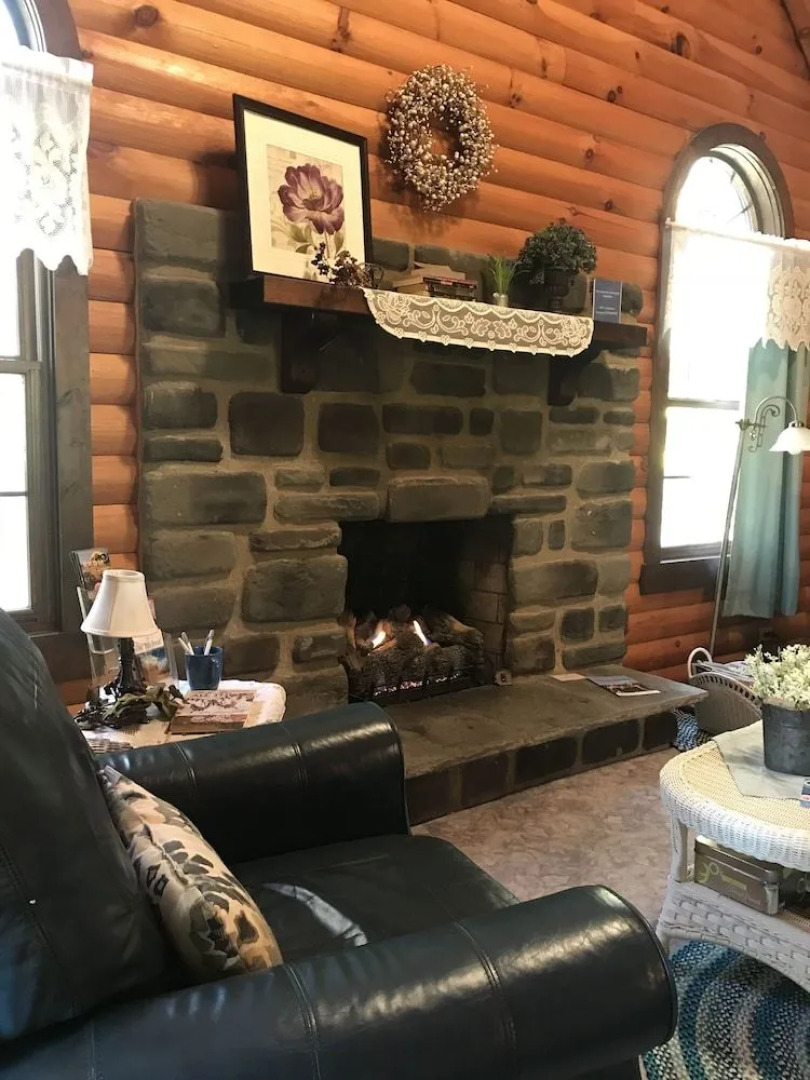 Cricket Hill Lodge & Cabins