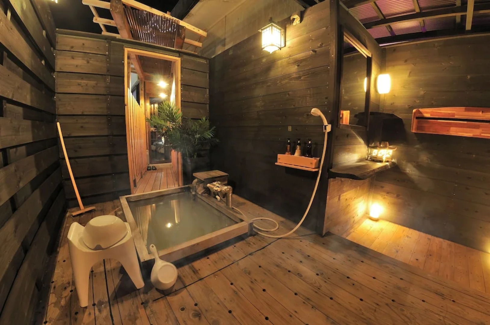 Hakone Gora Guam Dog