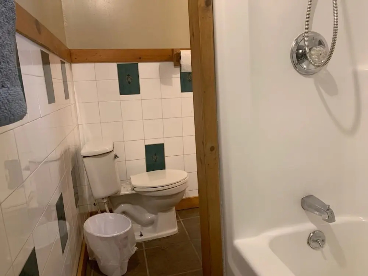 Pine Crest Motel And Cabins