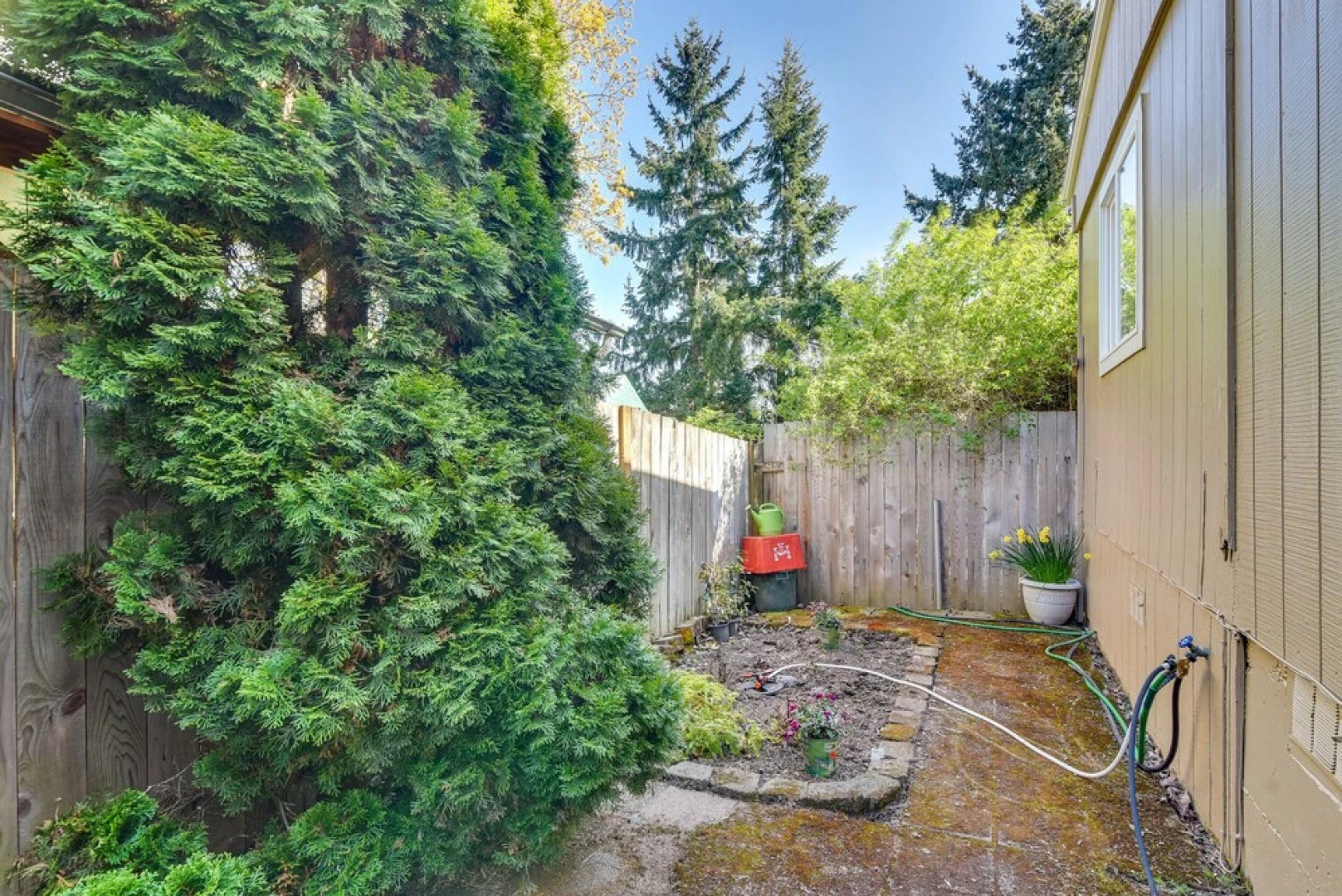 Cozy Aloha Vacation Rental w/ Private Deck & Yard!