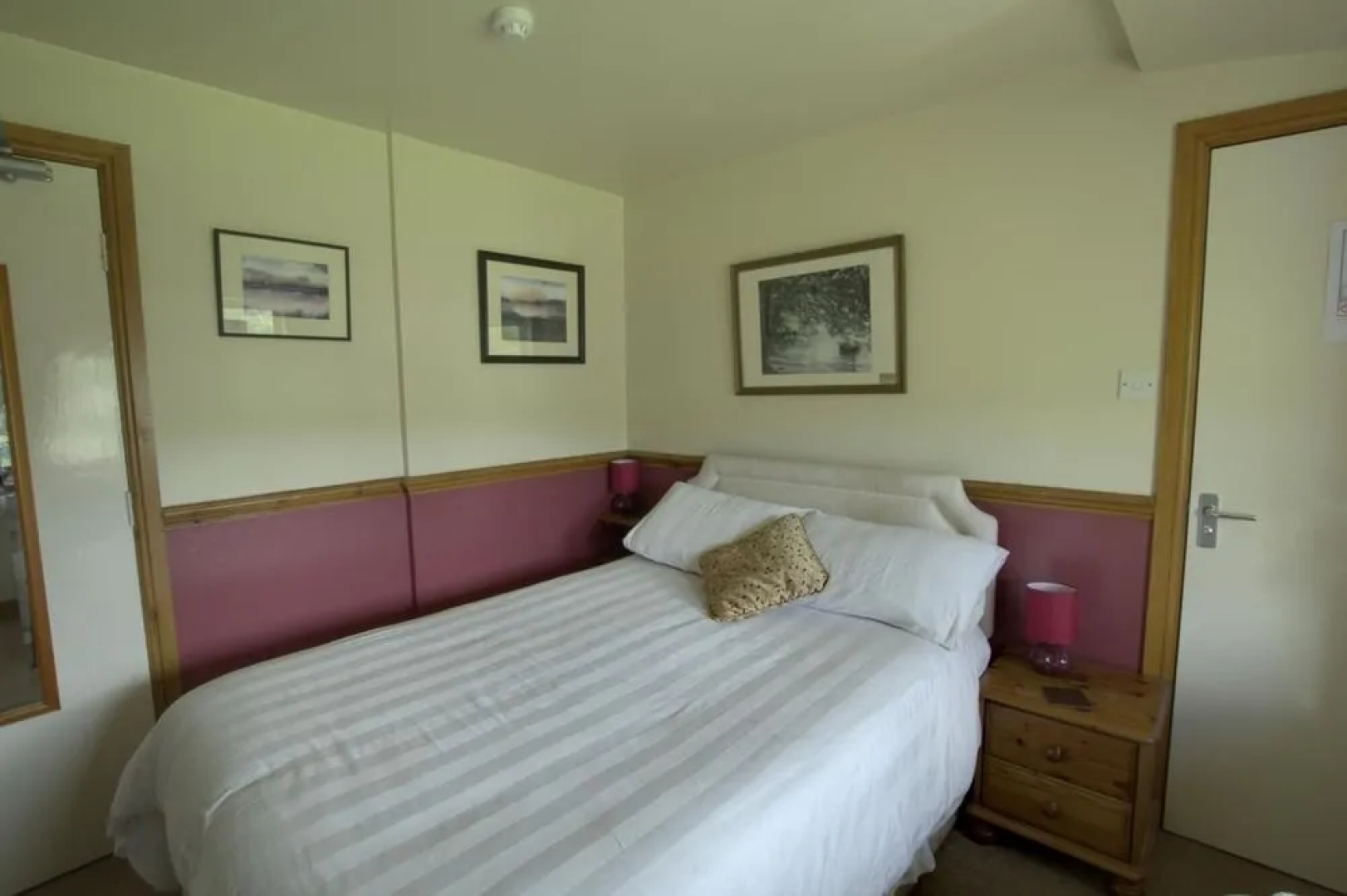 The Hare and Hounds Country Inn