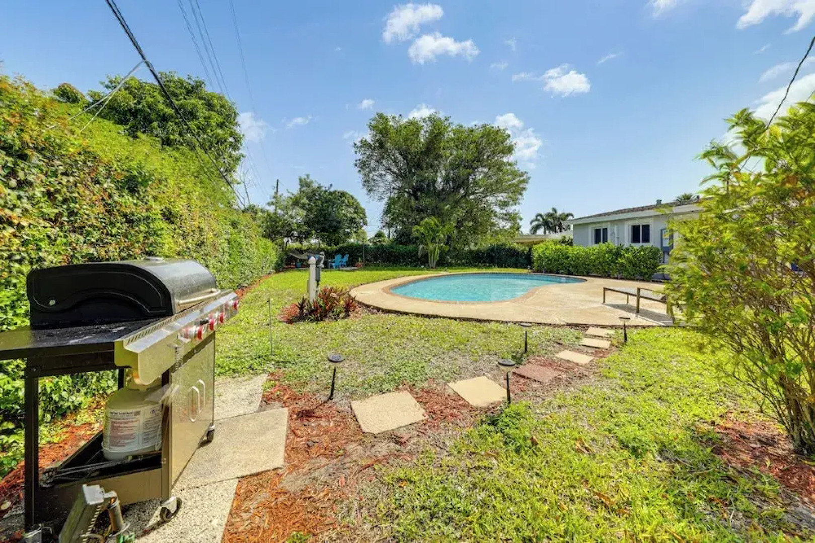 Lake Worth Retreat w/ Fire Pit: 5 Mi to Beaches!