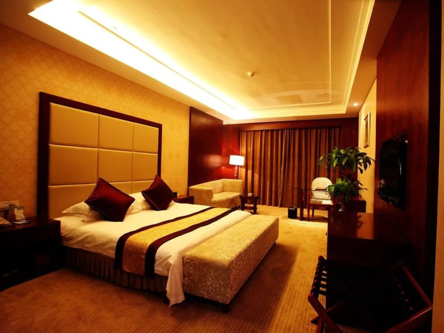 Huzhou Wuxing Crown Hotel