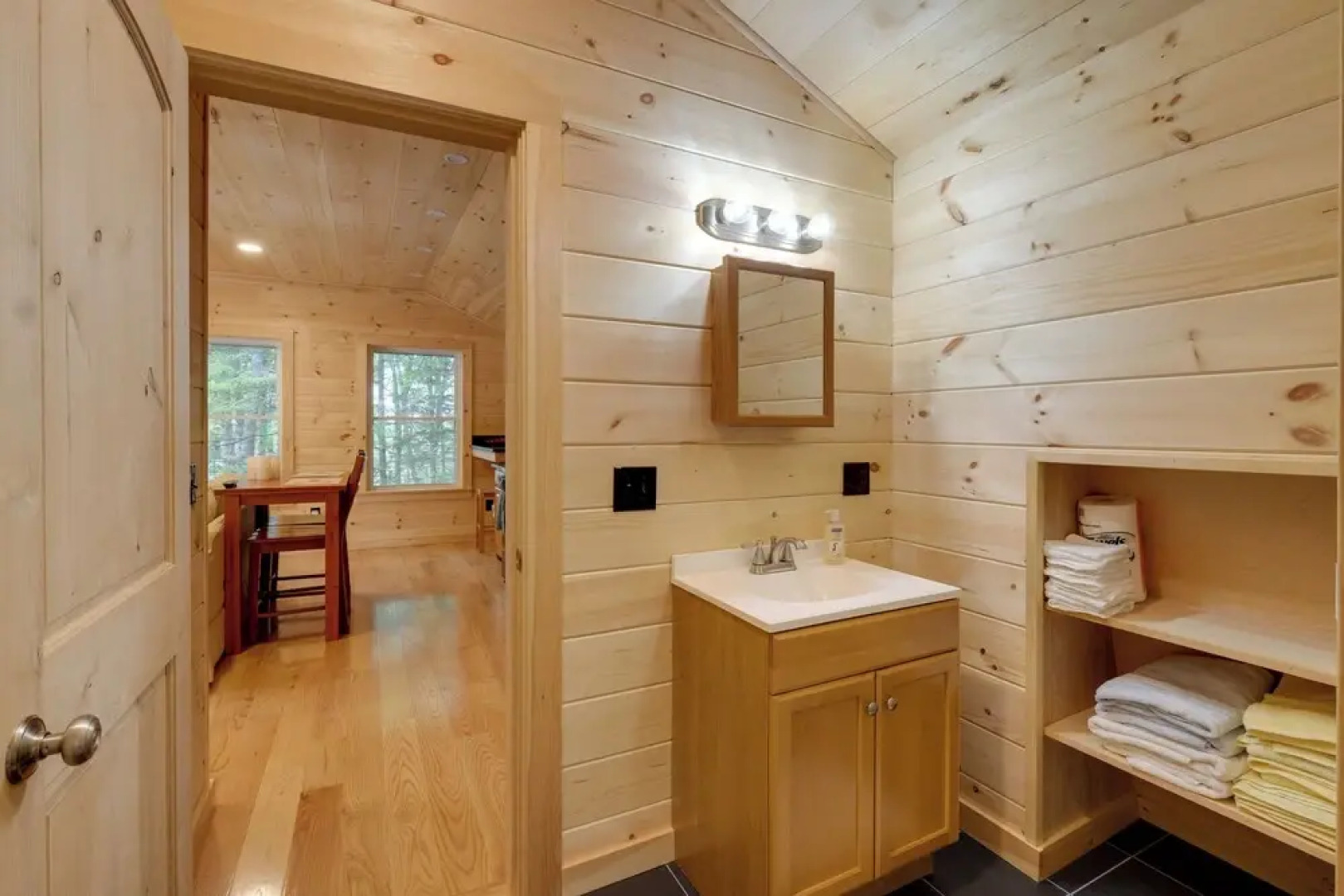 Cozy Apt w/ Deck, ~ 5 Miles to Acadia Nat'l Park!