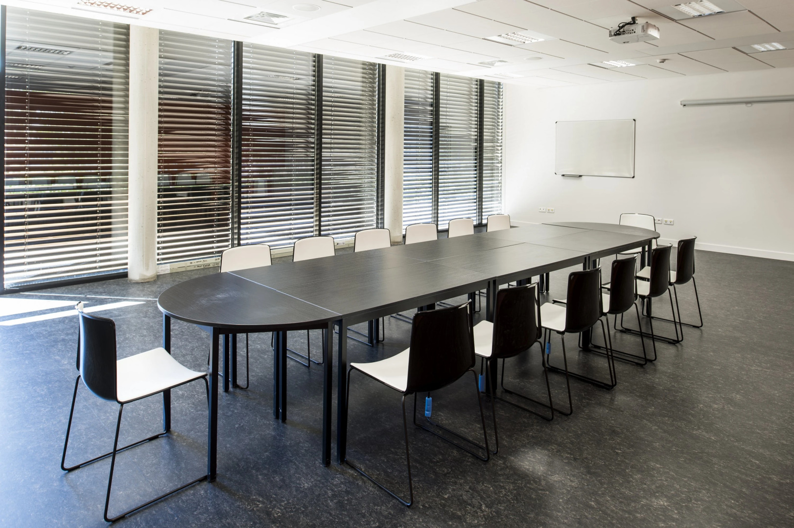 Adonis Dijon Maison Internationale