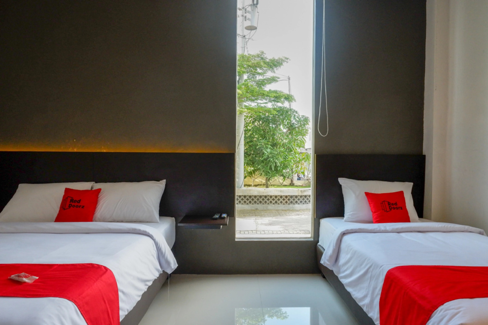 RedDoorz Plus near Solo Baru