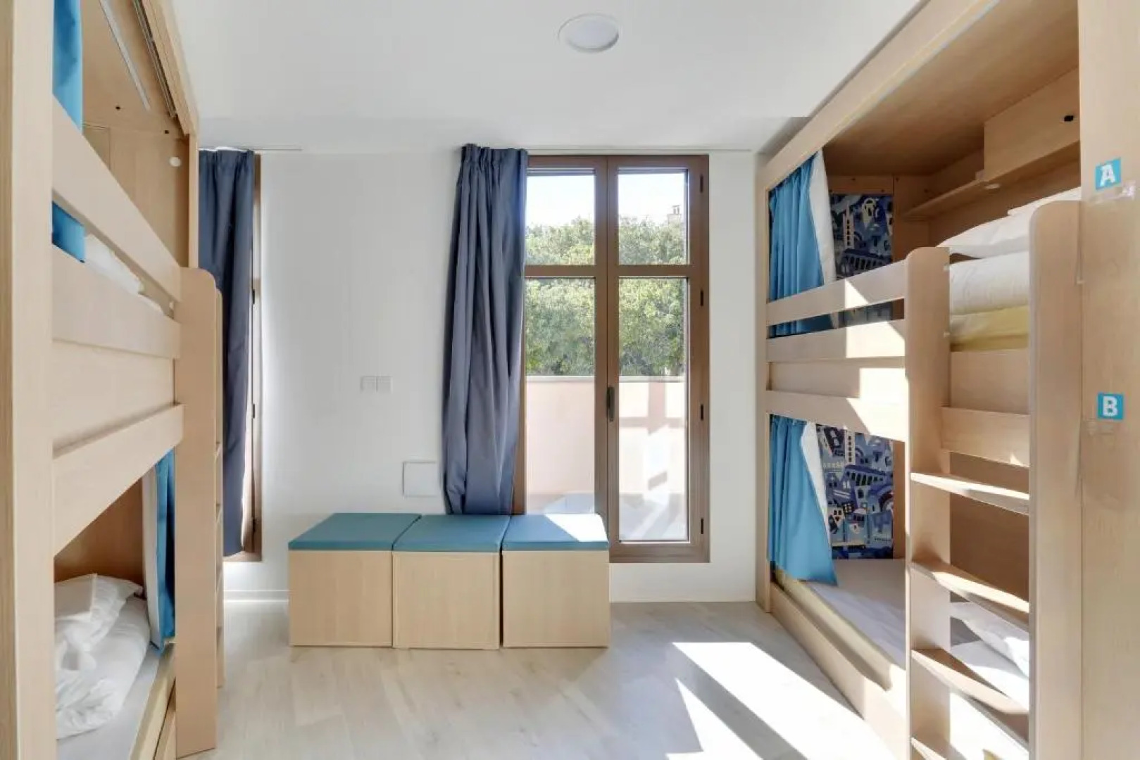 The People - Marseille - Hostel