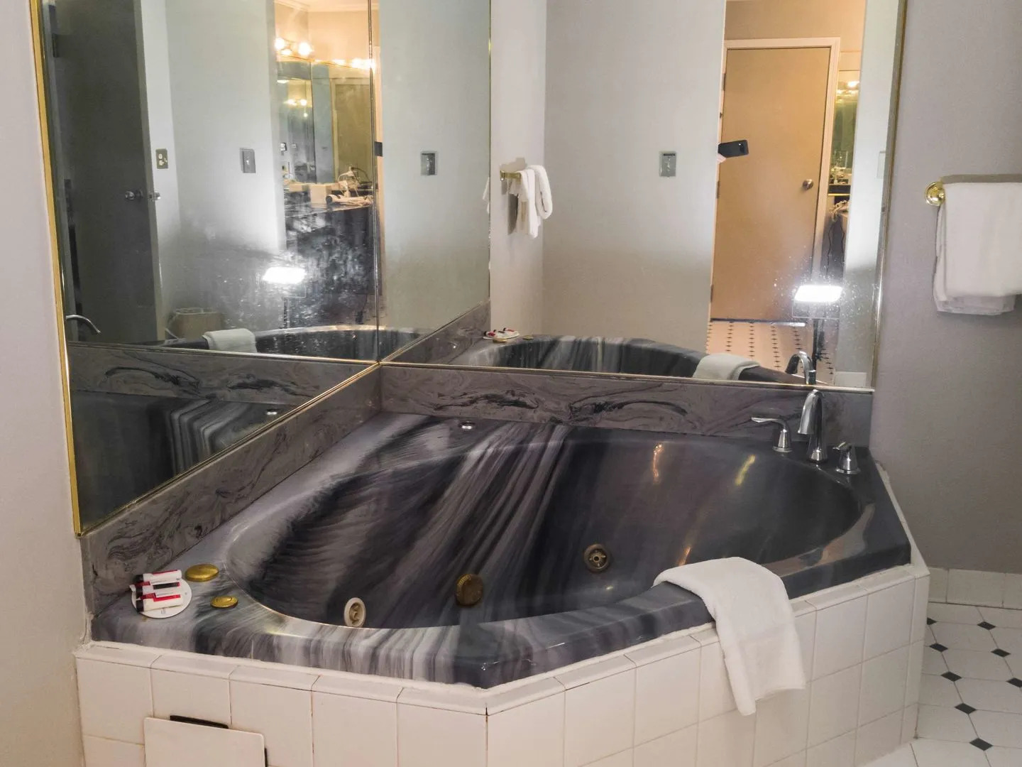 Red Roof Inn & Suites Lexington - Hamburg