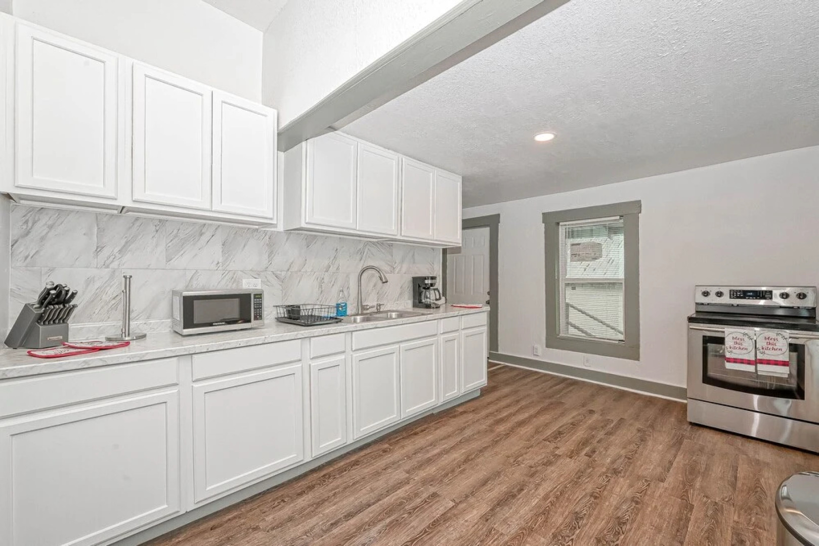 New Listing! Chillaxing in Texas City, Minimalist Home, Wifi, Close to Texas Museum