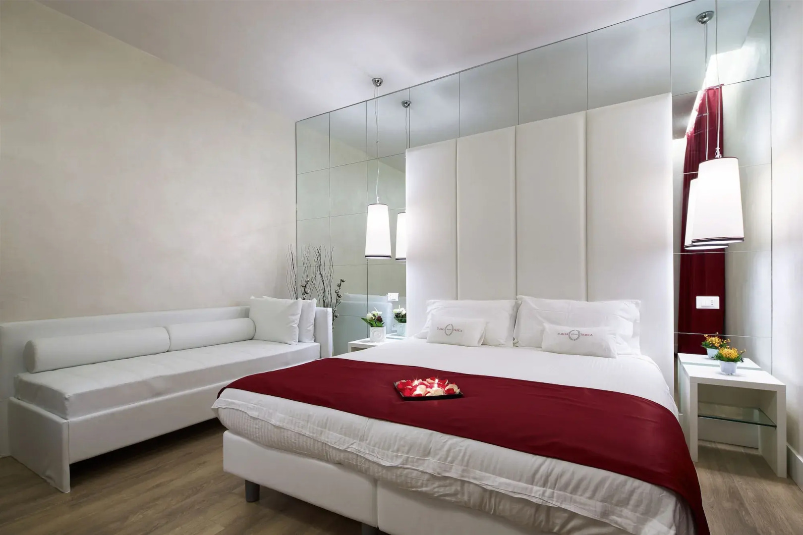 Tullia e Prisca Relais