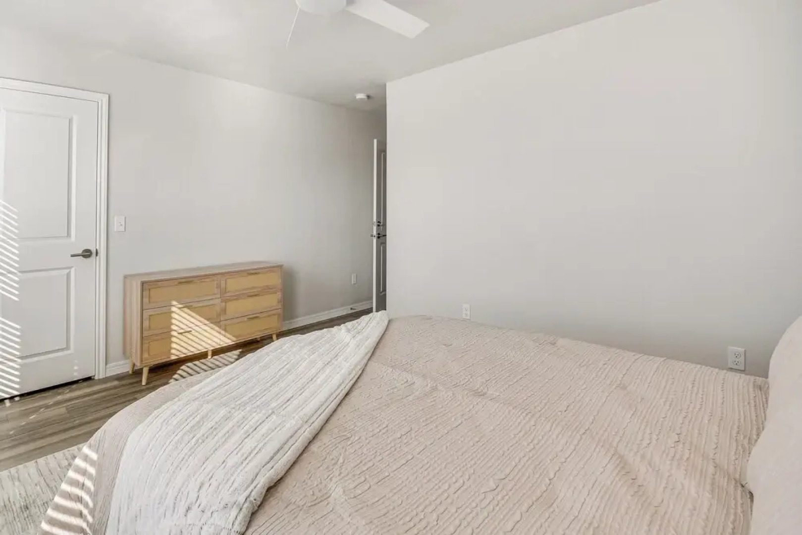 Pets Welcome: Newly Built Abode In Canyon!