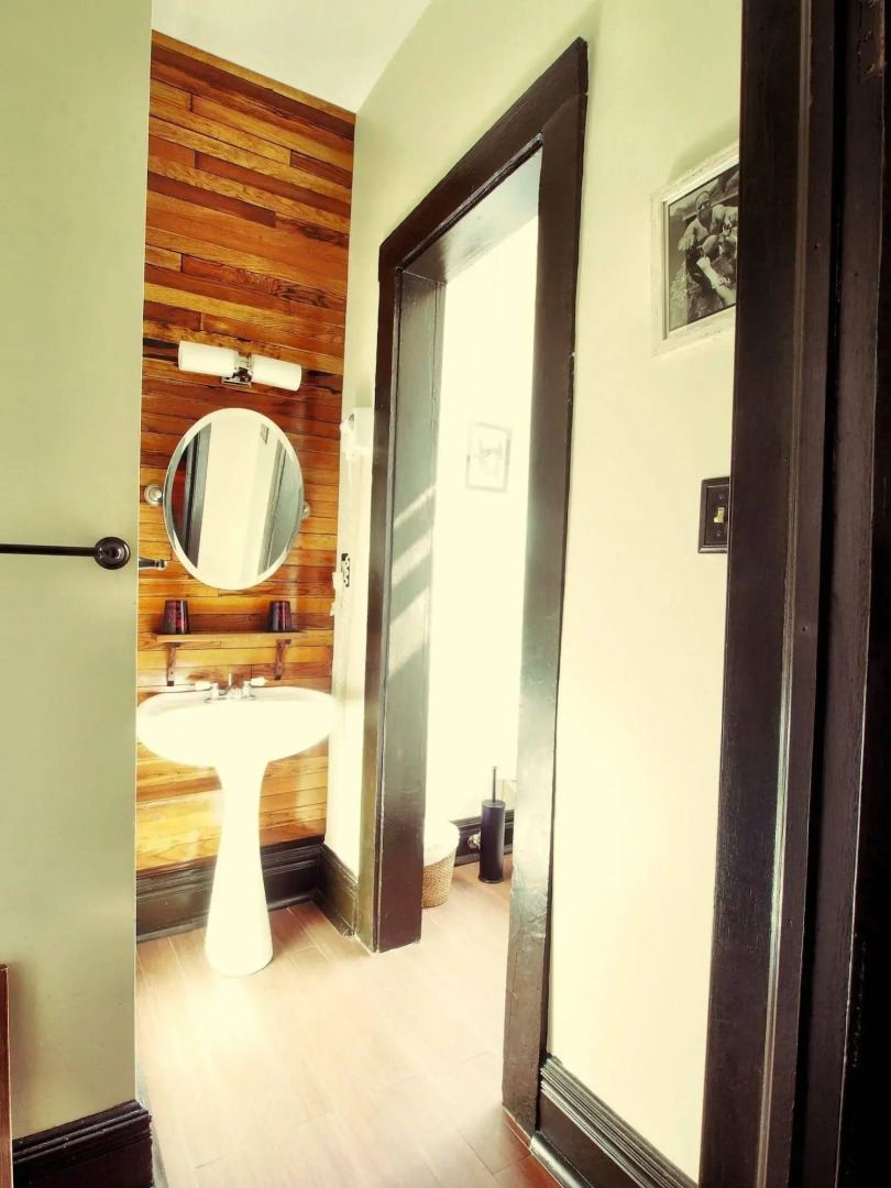 Royal Street Inn and R Bar