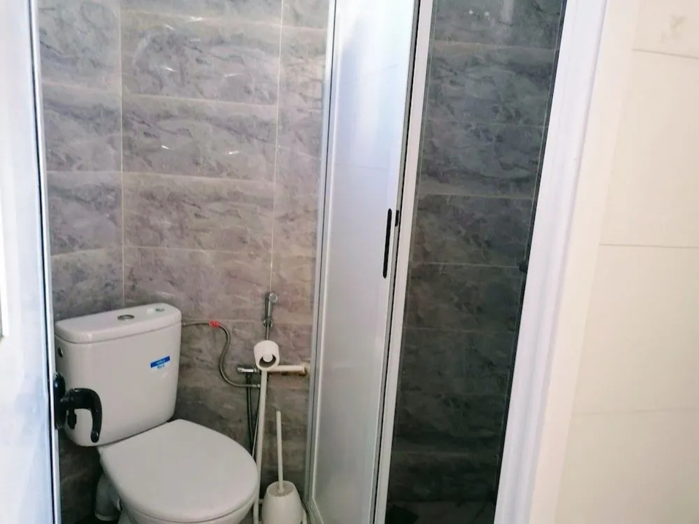 Cozy White House - Hostel