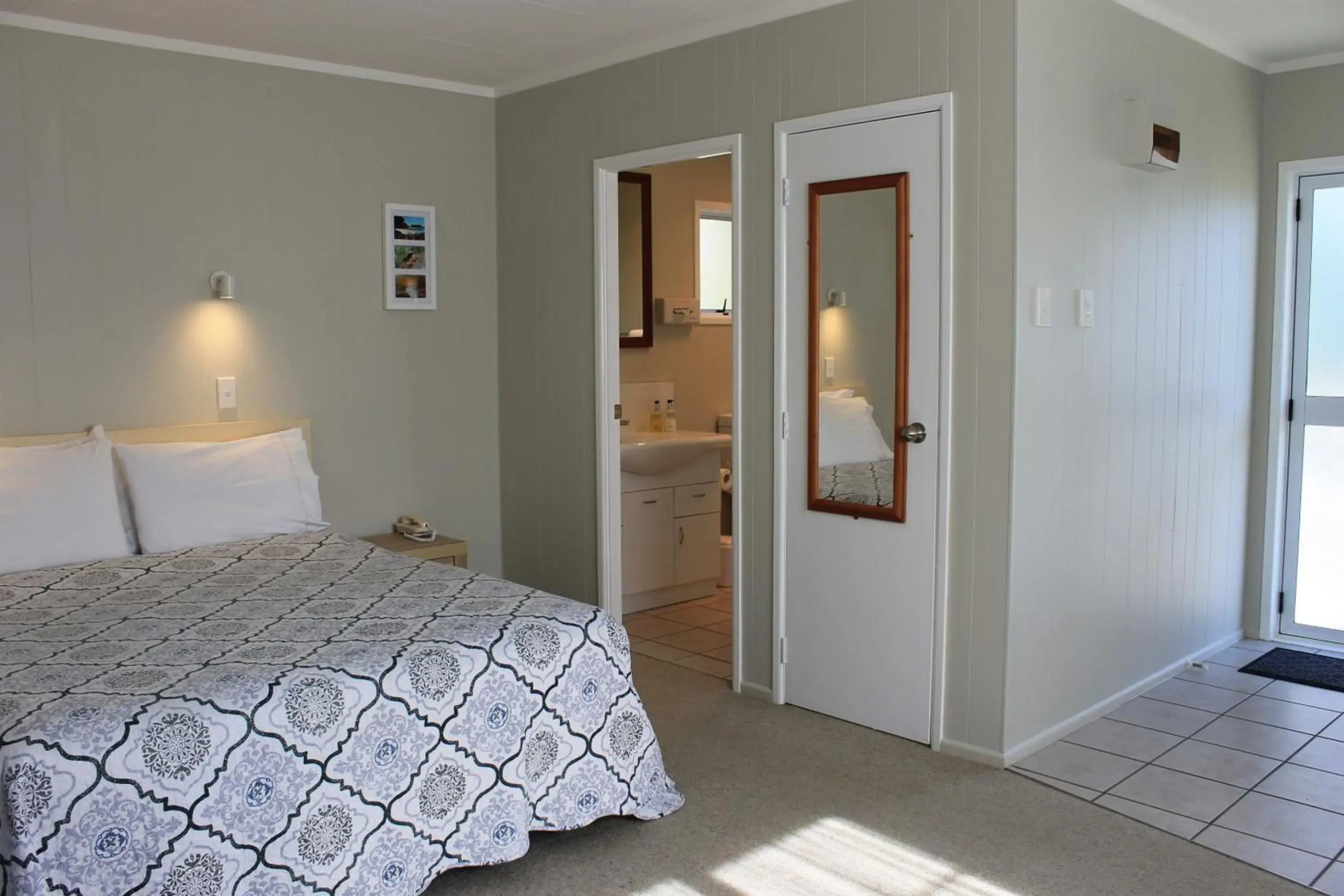 Ash Grove Boutique Motel