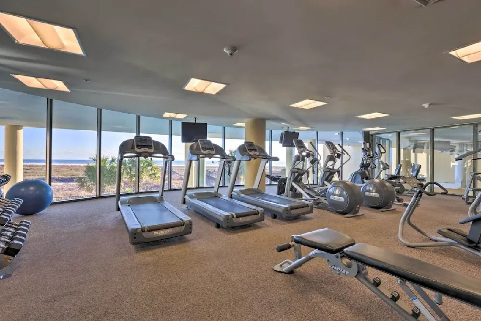 Sunny First-floor Condo w/ Ocean-view Balcony!