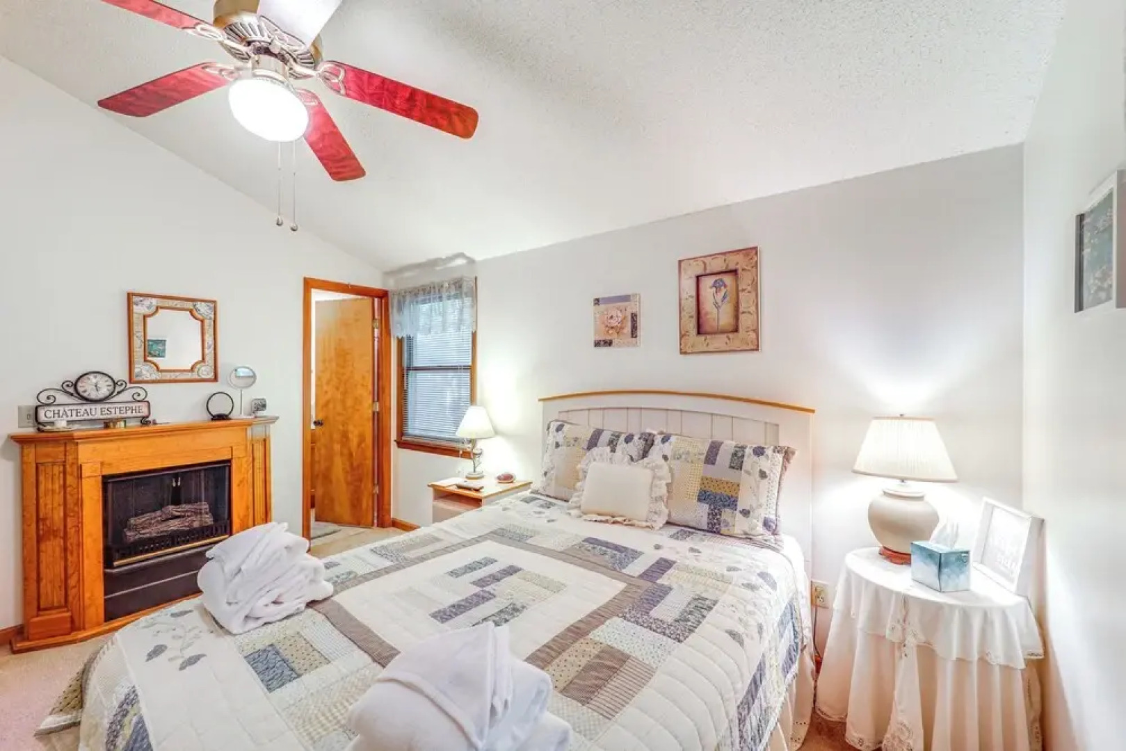 On-site Lake & Pool Access: Cabin in Newland!