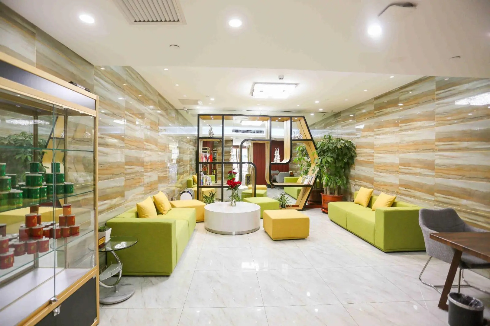 Chonpines Hotels·Caoqiao Metro Station