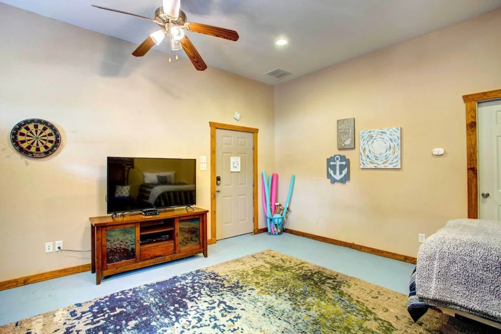 Cedar Creek Lakefront Vacation Rental w/ Pool