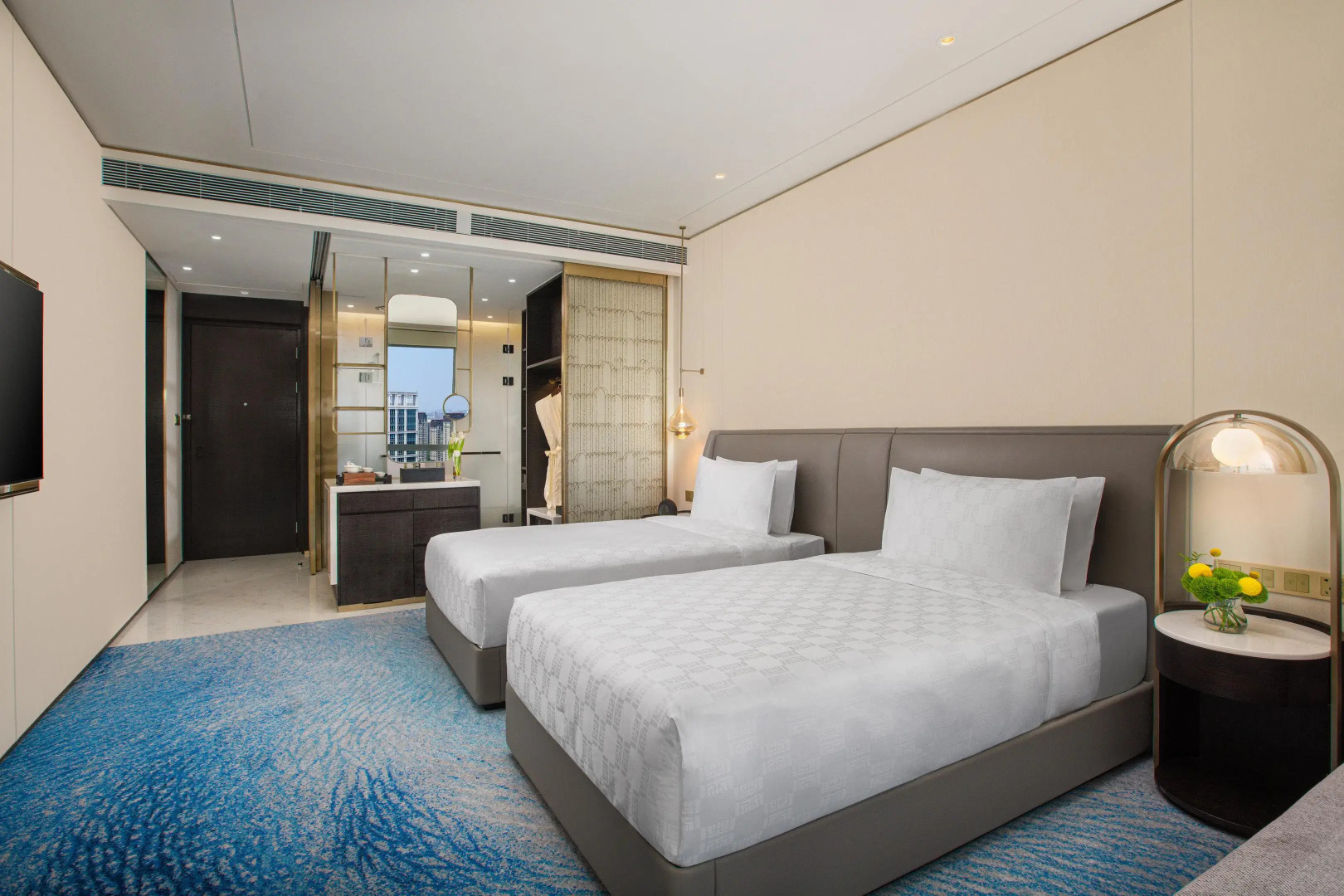 HUALUXE Shanghai Changfeng Park by IHG