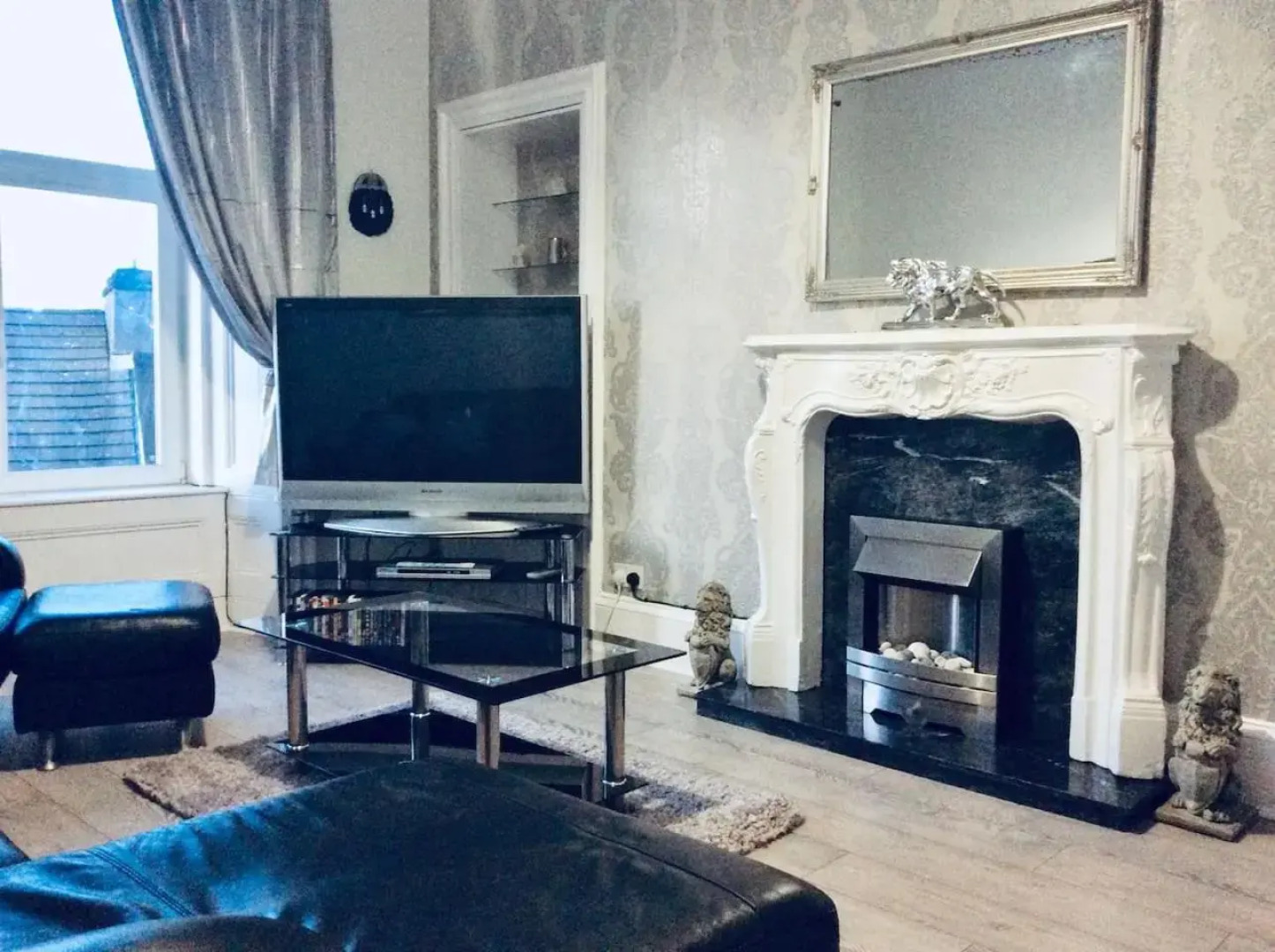 The Lion'S Den On Royal Street