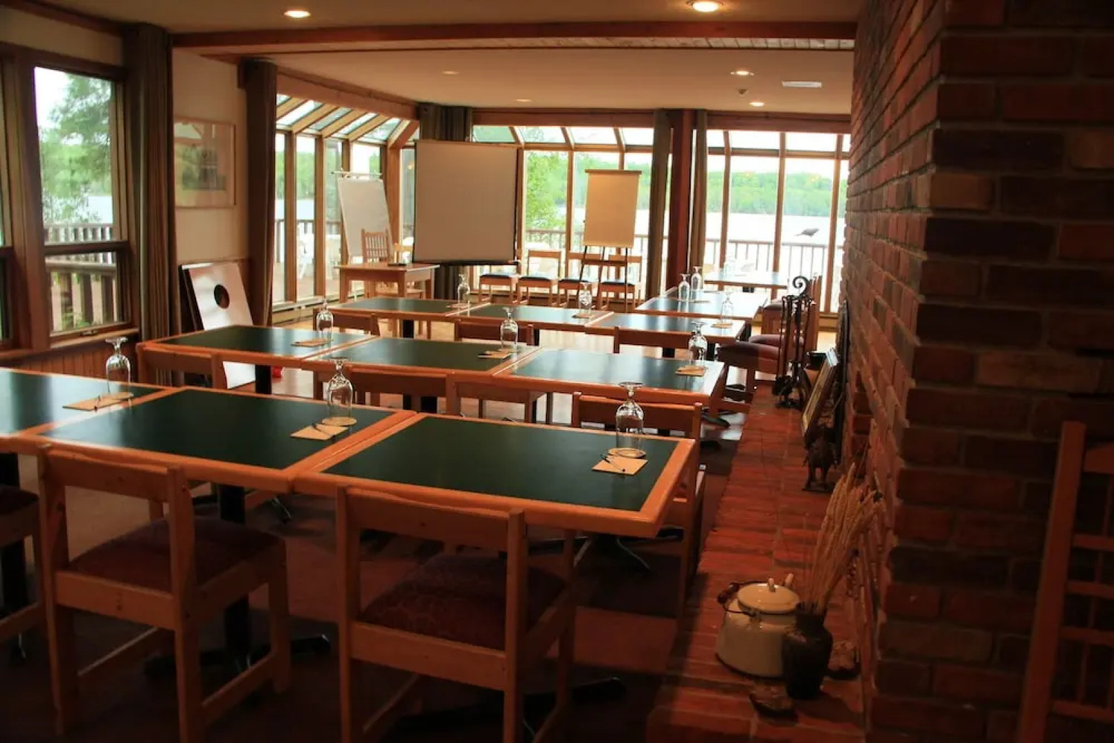 Westwind Inn on the Lake