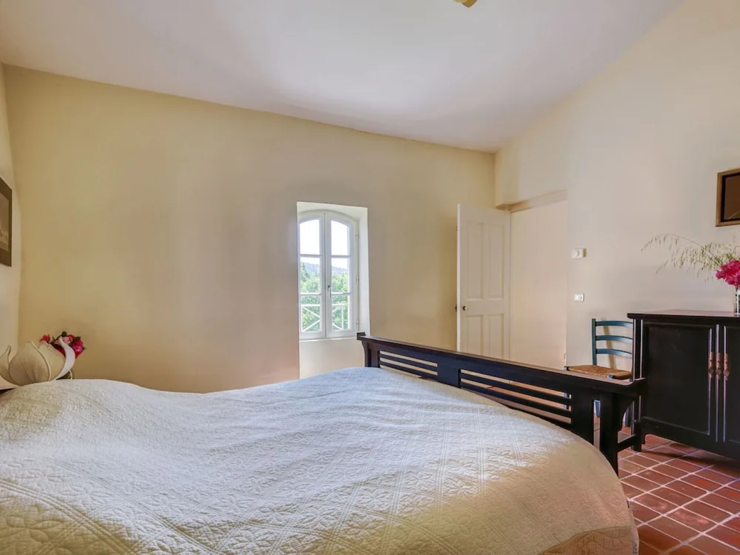 Quaint Holiday Home in Rustrel With Swimming Pool