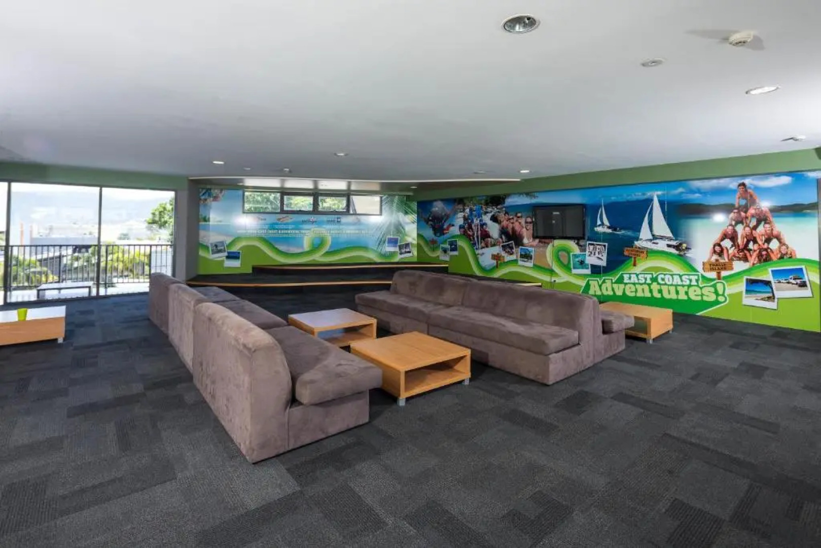 Gilligan's Backpackers Hotel & Resort