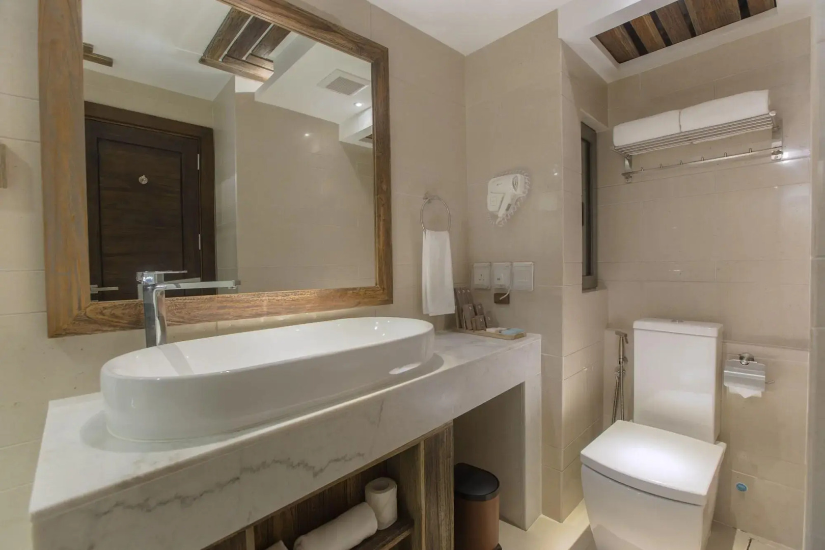 Отель Samann Grand