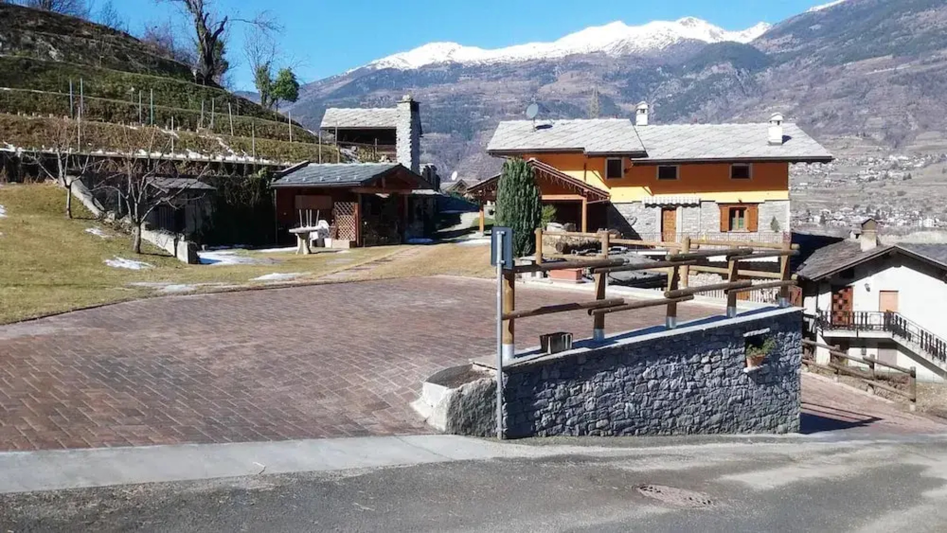 Apartment With one Bedroom in Aymavilles, With Wonderful Mountain View, Enclosed Garden and Wifi - Near the Slopes