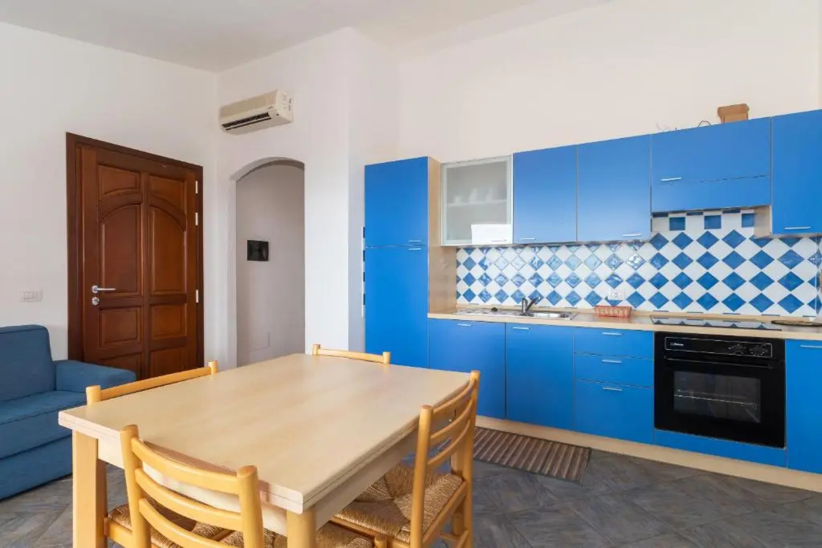 Appartamento con piscina 14