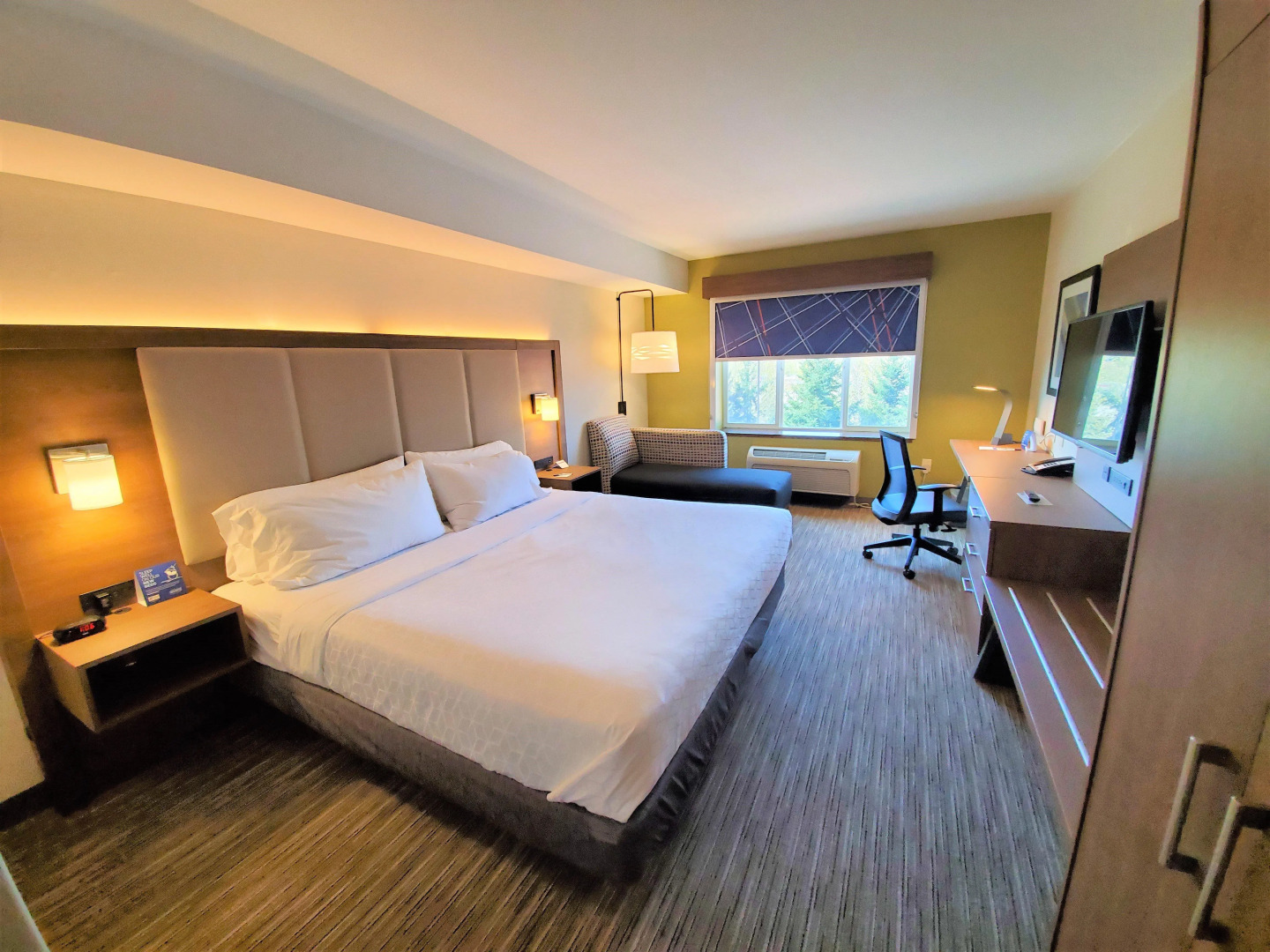 Holiday Inn Express & Suites Seattle North - Lynnwood by IHG