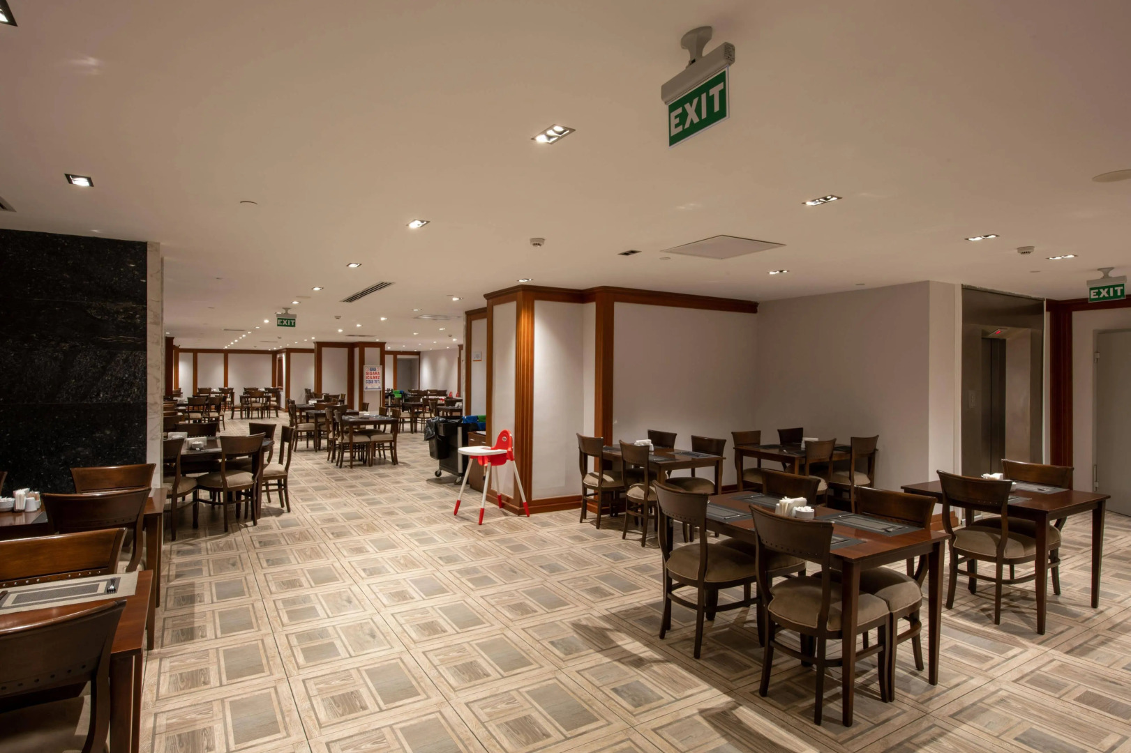 Nova Plaza Crystal Hotel