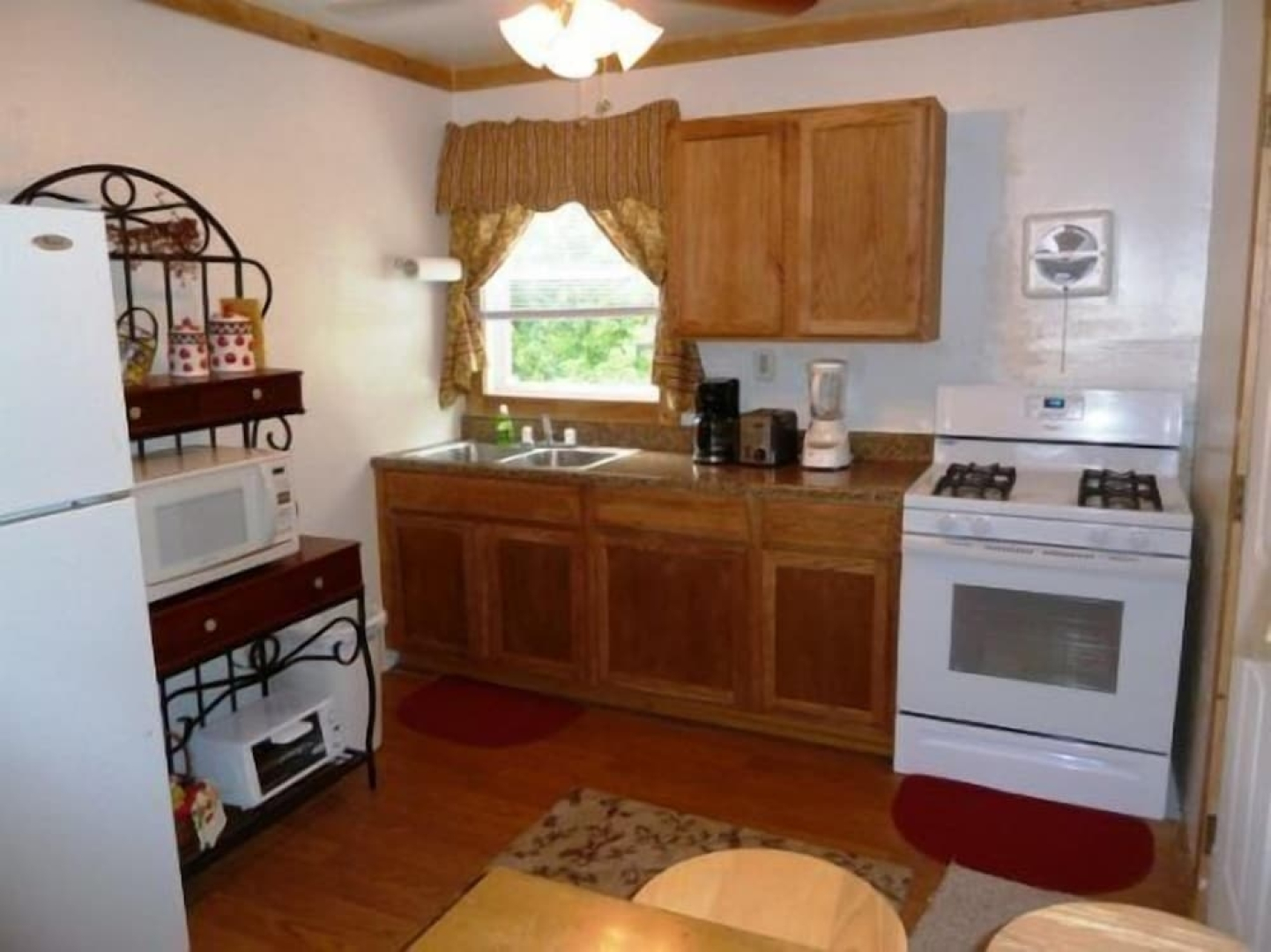 Mountain_roots_lodging