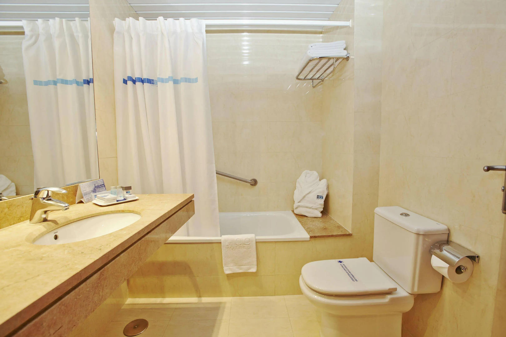 Отель Leonardo Hotel Barcelona Gran Via