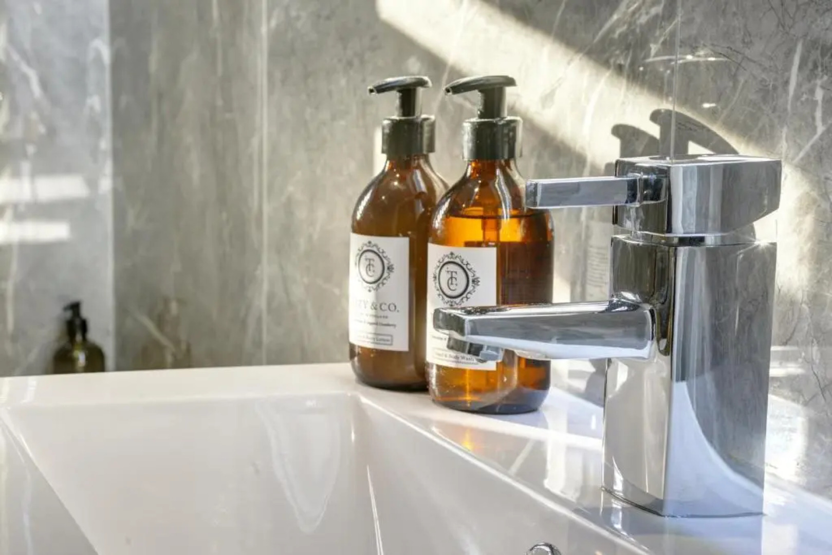 Modern 2BR House & Private Parking & Kid-friendly