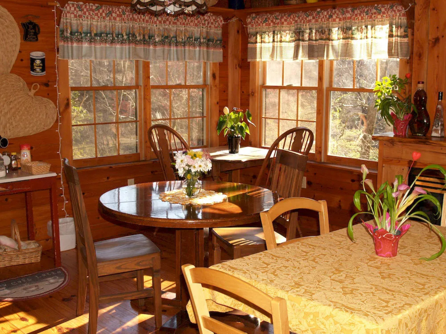 Henson Cove Place B&B with Cabin